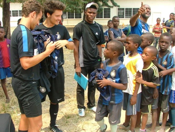 in Congo, Inter Campus gioca con i bambini del programma e con il tifo di tutti gli amici.