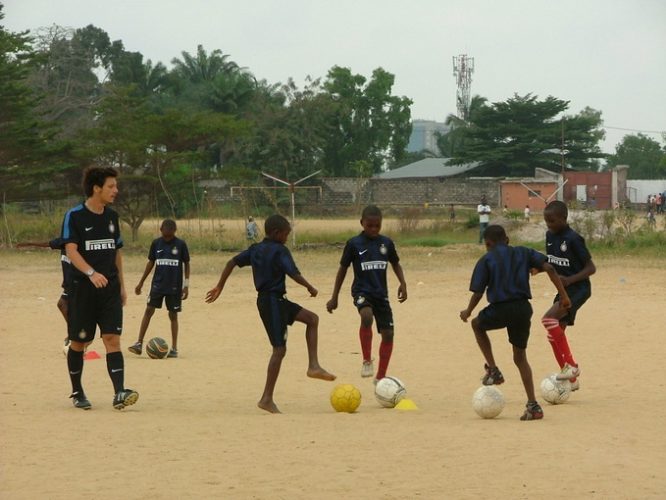 In Congo, Inter Campus gioca con i bambini del programma e con il tifo di tutti gli amici.