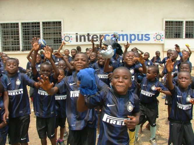 In Congo, Inter Campus gioca con i bambini del programma e con il tifo di tutti gli amici.