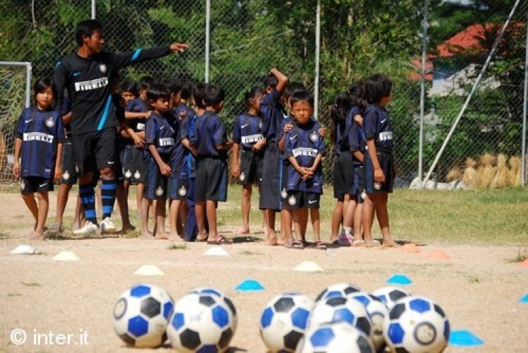 insIEME AI BIMBI DI INTER CAMPUS CAMBOGIA
