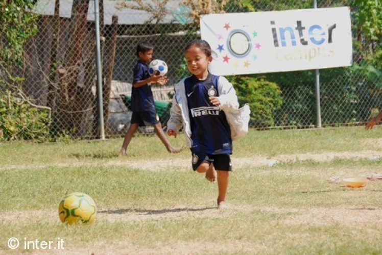 insIEME AI BIMBI DI INTER CAMPUS CAMBOGIA