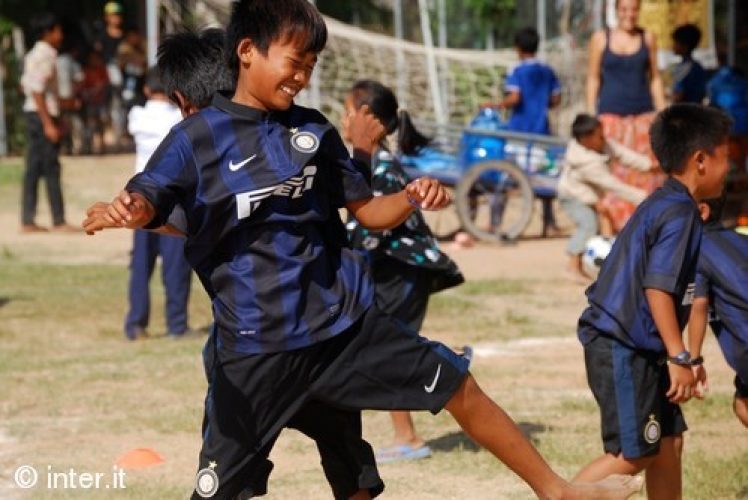 insIEME AI BIMBI DI INTER CAMPUS CAMBOGIA