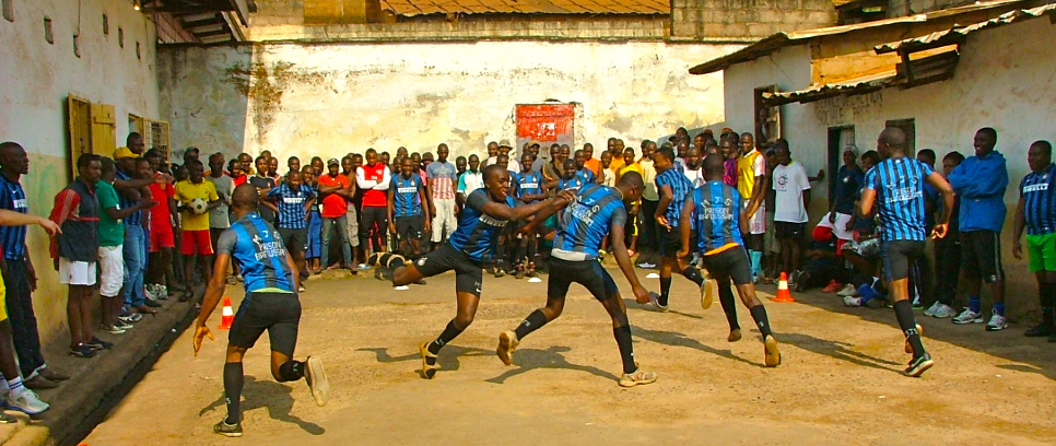 [Inter Campus nella prigione di Bafoussam]