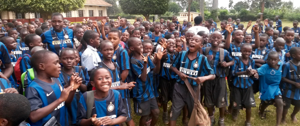 [In Uganda, una festa di colori]