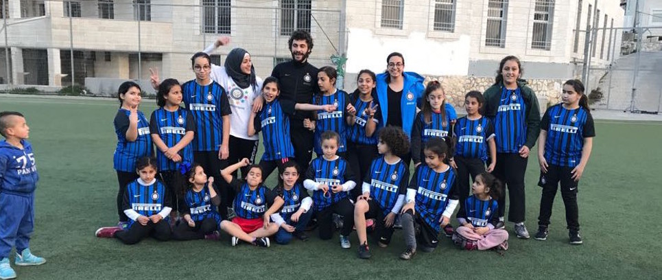 [La ragazza col pallone]