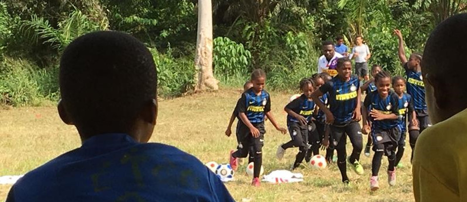 [Inter Campus, lungo il litorale camerunese]