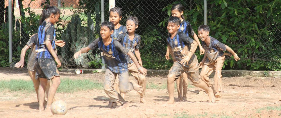 [Educazione e sport nel villaggio di Roong]