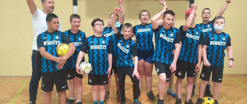 [Inter Campus Polonia e la gioia di ricevere le maglie!]