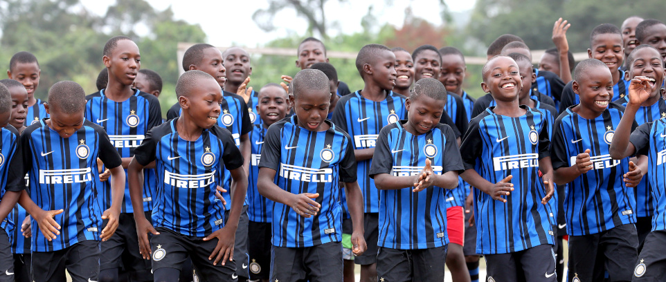[Inter Campus e UEFA Foundation per i giovani del Camerun]