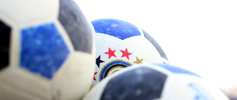 [Bambini rifugiati invitati in campo alla finale di Supercoppa Europea]